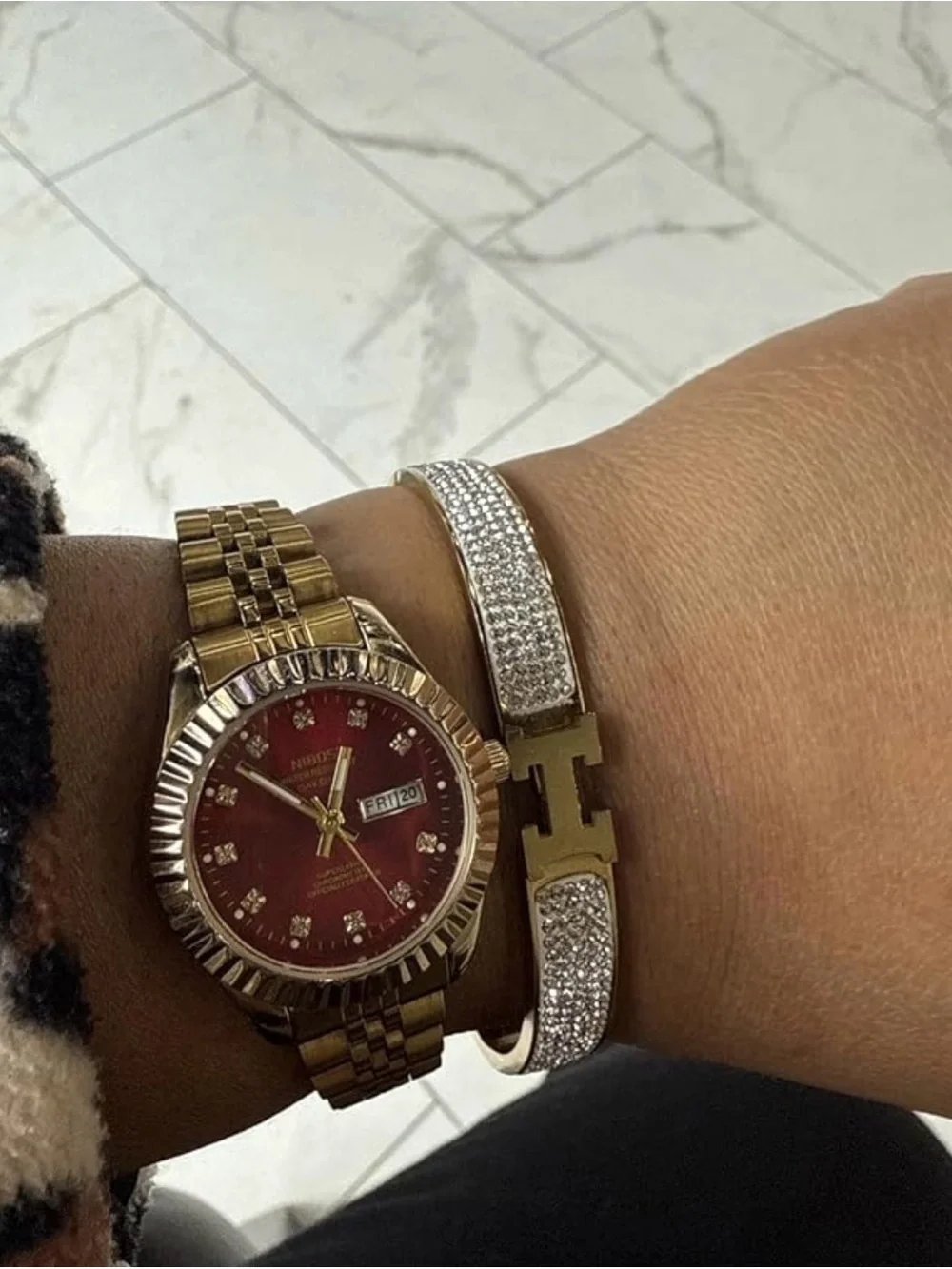 N/A elegant gold